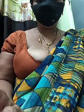 Snapshot of hot-telugu-queen chatting on November 18, 5:45 am hot-telugu-queen online show from November 18, 5:45 am