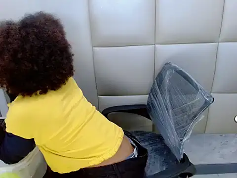 Snapshot of WinnyBarness chatting on October 26, 2:17 am WinnyBarness online show from October 26, 2:17 am