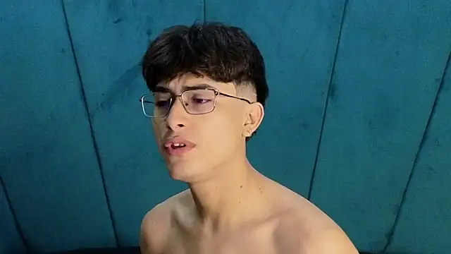 Aaron Eze online show from November 6, 11:26 pm