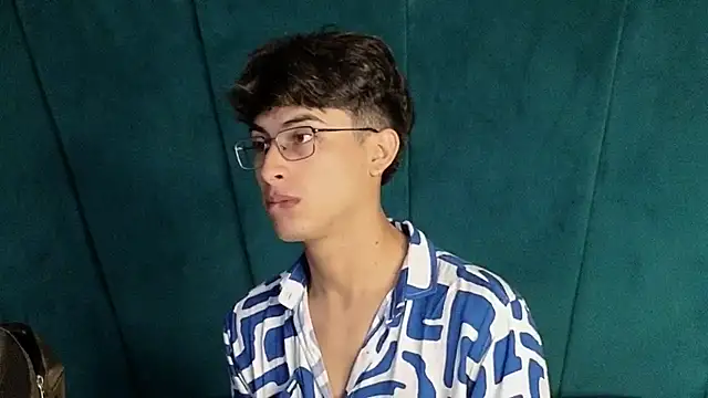 Aaron Eze online show from November 20, 9:03 pm