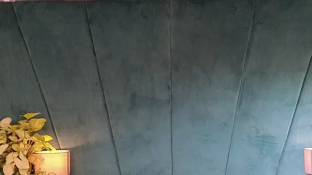 Aaron Eze online show from November 30, 1:04 pm