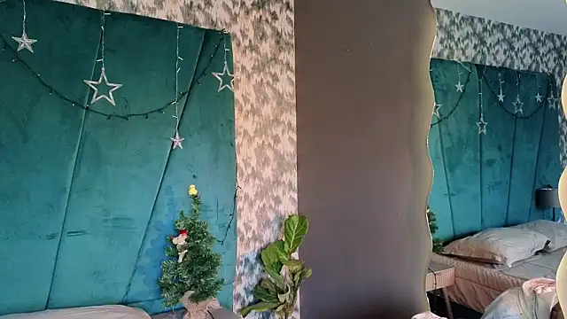 Aaron Eze online show from December 5, 8:38 pm