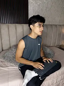 Aaron Eze online show from January 6, 7:28 pm