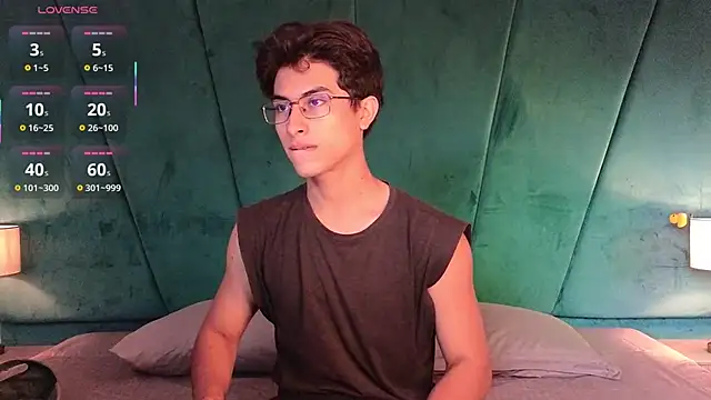 Aaron Eze online show from February 6, 8:34 pm