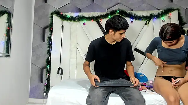 NicollAndJulian online show from November 28, 1:14 pm