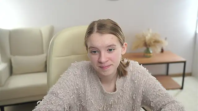 Snapshot of VestaRonan chatting on October 16, 1:56 pm VestaRonan online show from October 16, 1:56 pm
