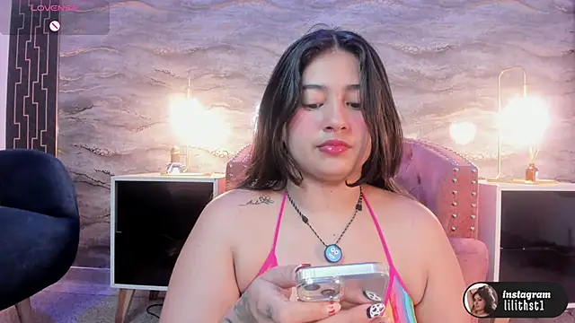 Snapshot of lilithst_ chatting on November 13, 8:52 pm lilithst online show from November 13, 8:52 pm