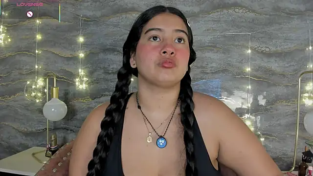 lilithst  online show from December 13, 8:25 pm