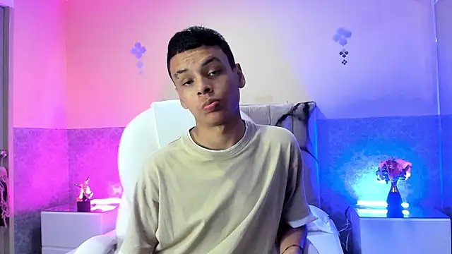 Xavier Fox    online show from October 21, 4:24 am