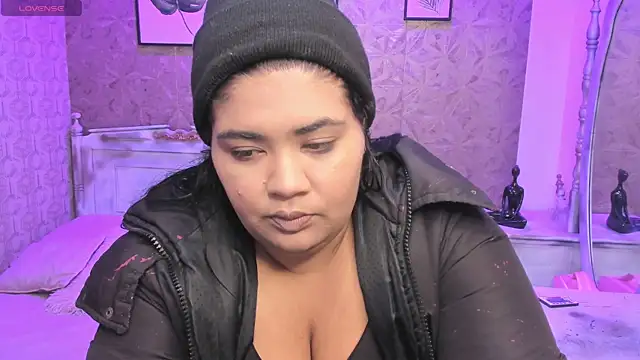 Sara clk online show from April 17, 8:01 pm