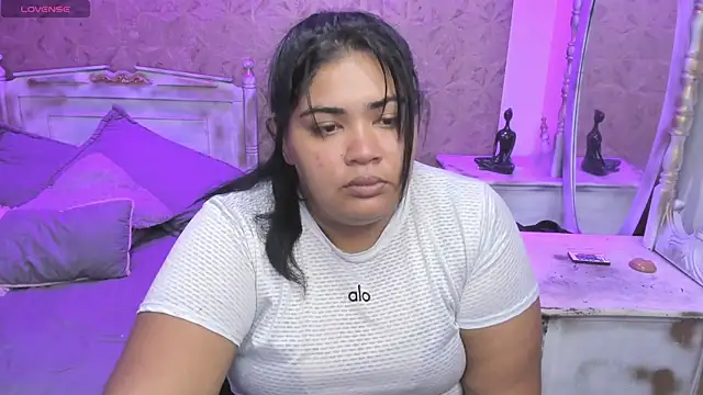 Snapshot of Sara_clk chatting on April 20, 6:20 pm Sara clk online show from April 20, 6:20 pm