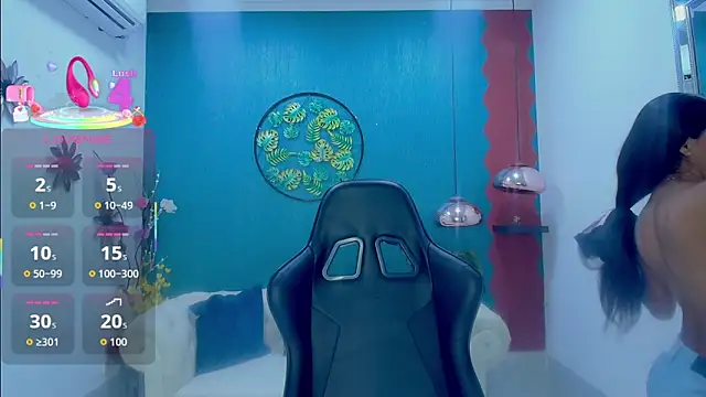 Snapshot of Miagreys1 chatting on November 20, 11:21 am Miagreys1 online show from November 20, 11:21 am