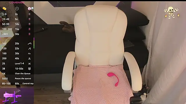 Snapshot of michelle_cutee_ chatting on November 7, 8:31 pm michelle cutee online show from November 7, 8:31 pm