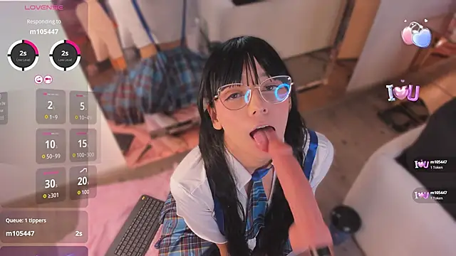 Snapshot of michelle_cutee_ chatting on December 2, 8:37 pm michelle cutee online show from December 2, 8:37 pm