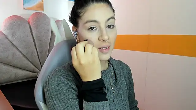 Snapshot of moon_winy chatting on October 26, 11:38 am moon winy online show from October 26, 11:38 am