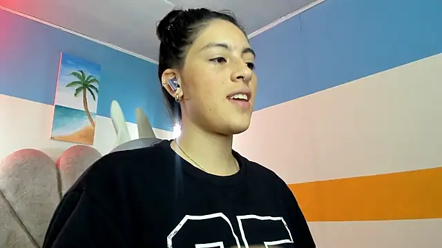 Snapshot of moon_winy chatting on October 29, 11:34 am moon winy online show from October 29, 11:34 am