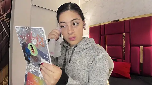 Snapshot of moon_winy chatting on November 5, 11:32 am moon winy online show from November 5, 11:32 am