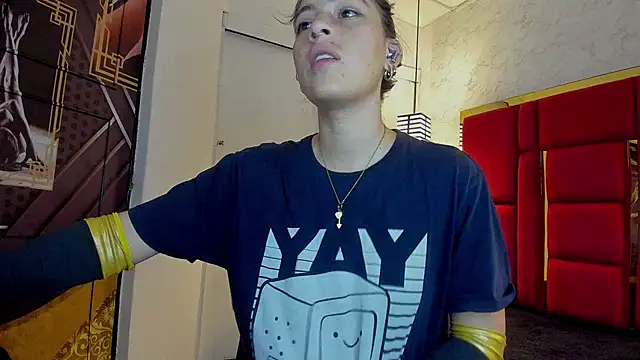 Snapshot of moon_winy chatting on November 17, 11:27 am moon winy online show from November 17, 11:27 am