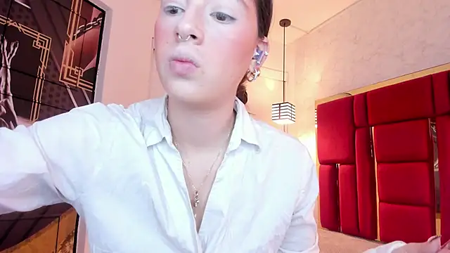 Snapshot of moon_winy chatting on November 20, 11:32 am moon winy online show from November 20, 11:32 am