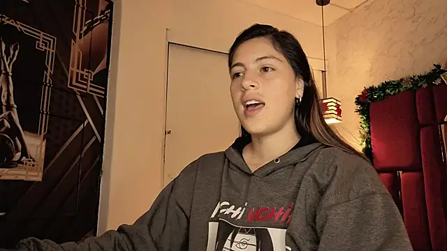 Snapshot of moon_winy chatting on December 4, 11:19 am moon winy online show from December 4, 11:19 am