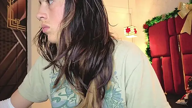 Snapshot of moon_winy chatting on December 14, 9:36 am moon winy online show from December 14, 9:36 am