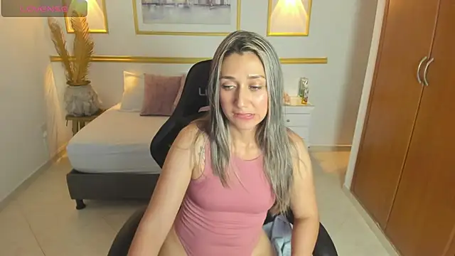 Snapshot of karlyy_ chatting on November 8, 7:12 pm karlyy online show from November 8, 7:12 pm