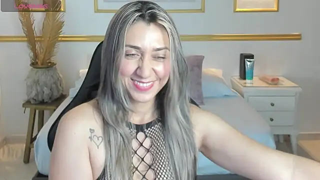 Snapshot of karlyy_ chatting on November 11, 7:25 pm karlyy online show from November 11, 7:25 pm