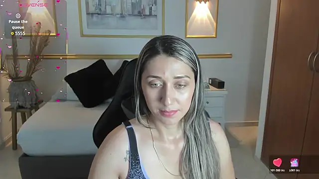 Snapshot of karlyy_ chatting on December 1, 7:41 pm karlyy online show from December 1, 7:41 pm