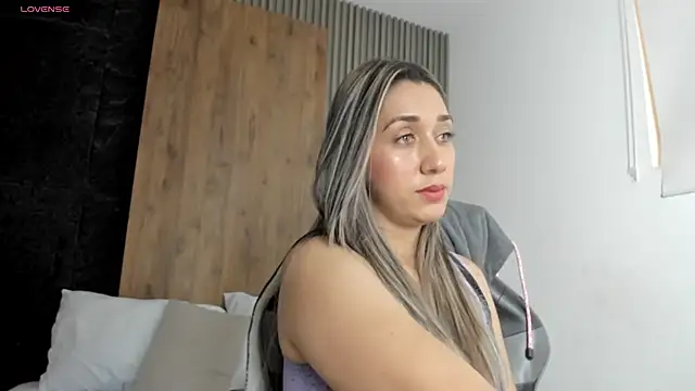 Snapshot of karlyy_ chatting on December 15, 12:09 pm karlyy online show from December 15, 12:09 pm