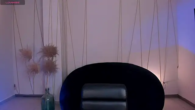 Snapshot of AnnieMonroe1 chatting on December 14, 1:05 pm AnnieMonroe1 online show from December 14, 1:05 pm