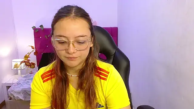 Snapshot of Red_Lola_ chatting on October 16, 12:50 pm Red Lola online show from October 16, 12:50 pm