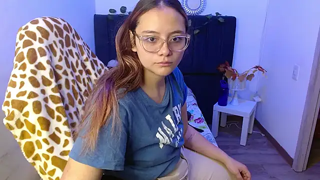 Snapshot of Red_Lola_ chatting on October 23, 1:10 pm Red Lola online show from October 23, 1:10 pm