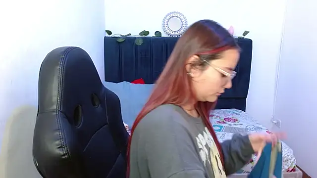 Snapshot of Red_Lola_ chatting on October 28, 12:52 pm Red Lola online show from October 28, 12:52 pm