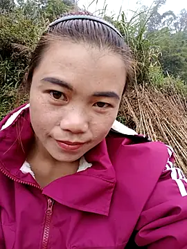 Snapshot of omai-ngot chatting on December 4, 2:21 am omai-ngot online show from December 4, 2:21 am