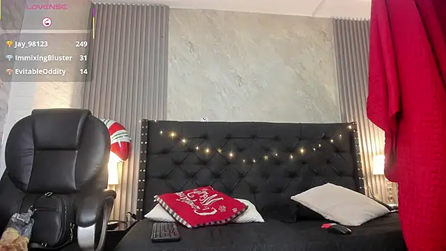 camila  bouzas online show from December 17, 7:42 pm