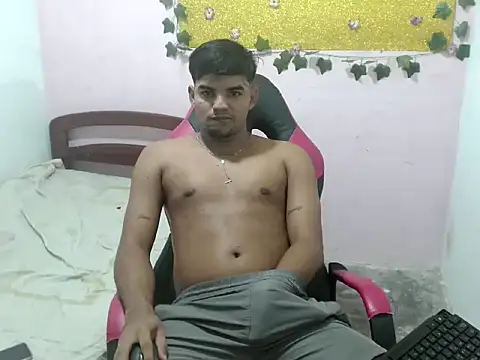 Snapshot of Charly_22cm chatting on October 18, 3:53 am Charly 22cm online show from October 18, 3:53 am