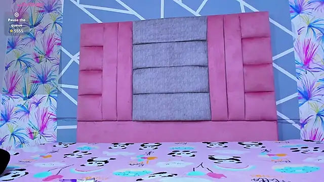 Snapshot of AdelaidaManson18 chatting on November 30, 3:32 am AdelaidaManson18 online show from November 30, 3:32 am