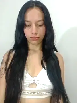 Snapshot of AdelaidaManson18 chatting on December 2, 4:18 am AdelaidaManson18 online show from December 2, 4:18 am