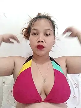 Snapshot of xxsexytitsxx chatting on March 15, 5:13 am xxsexytitsxx online show from March 15, 5:13 am