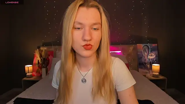 LinaRayy online show from October 23, 8:57 am