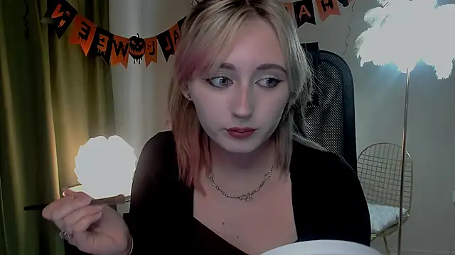 ScarlettScril online show from October 31, 6:47 am