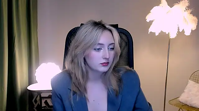 ScarlettScril online show from November 20, 6:35 am