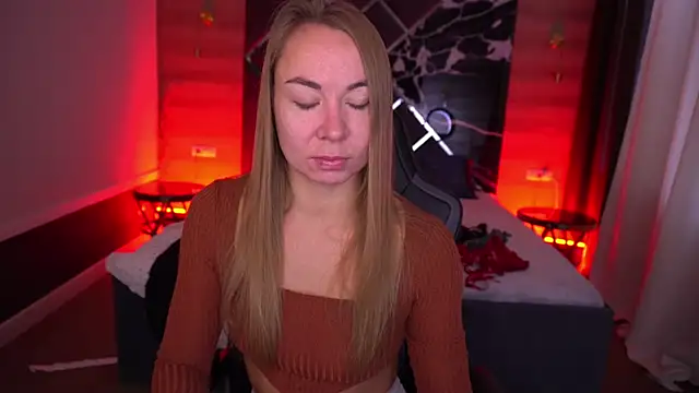 Snapshot of VixenMuse chatting on October 27, 6:50 am VixenMuse online show from October 27, 6:50 am