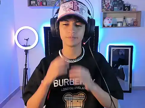 Snapshot of Alejo_Desire chatting on November 13, 4:55 am Alejo Desire online show from November 13, 4:55 am