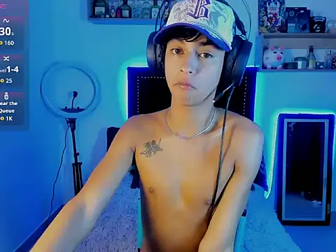 Snapshot of Alejo_Desire chatting on November 15, 7:38 am Alejo Desire online show from November 15, 7:38 am