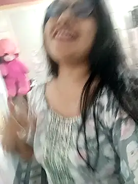 Snapshot of Vanshika1432 chatting on November 7, 6:13 am Vanshika1432 online show from November 7, 6:13 am