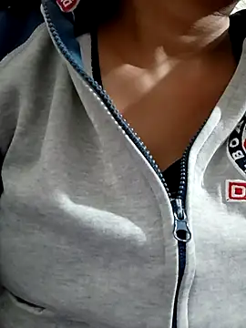 Snapshot of Vanshika1432 chatting on December 3, 9:51 am Vanshika1432 online show from December 3, 9:51 am