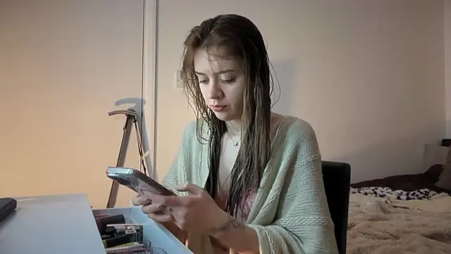 Snapshot of YasmineLace chatting on December 16, 11:32 pm YasmineLace online show from December 16, 11:32 pm