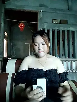 Snapshot of mai-cute chatting on October 18, 2:47 am mai-cute online show from October 18, 2:47 am