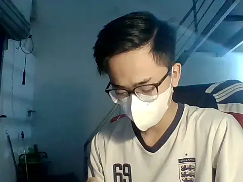 liamhn2k4 online show from October 29, 2:30 pm